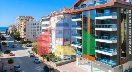 Просторий пентхаус на березі Середземного моря