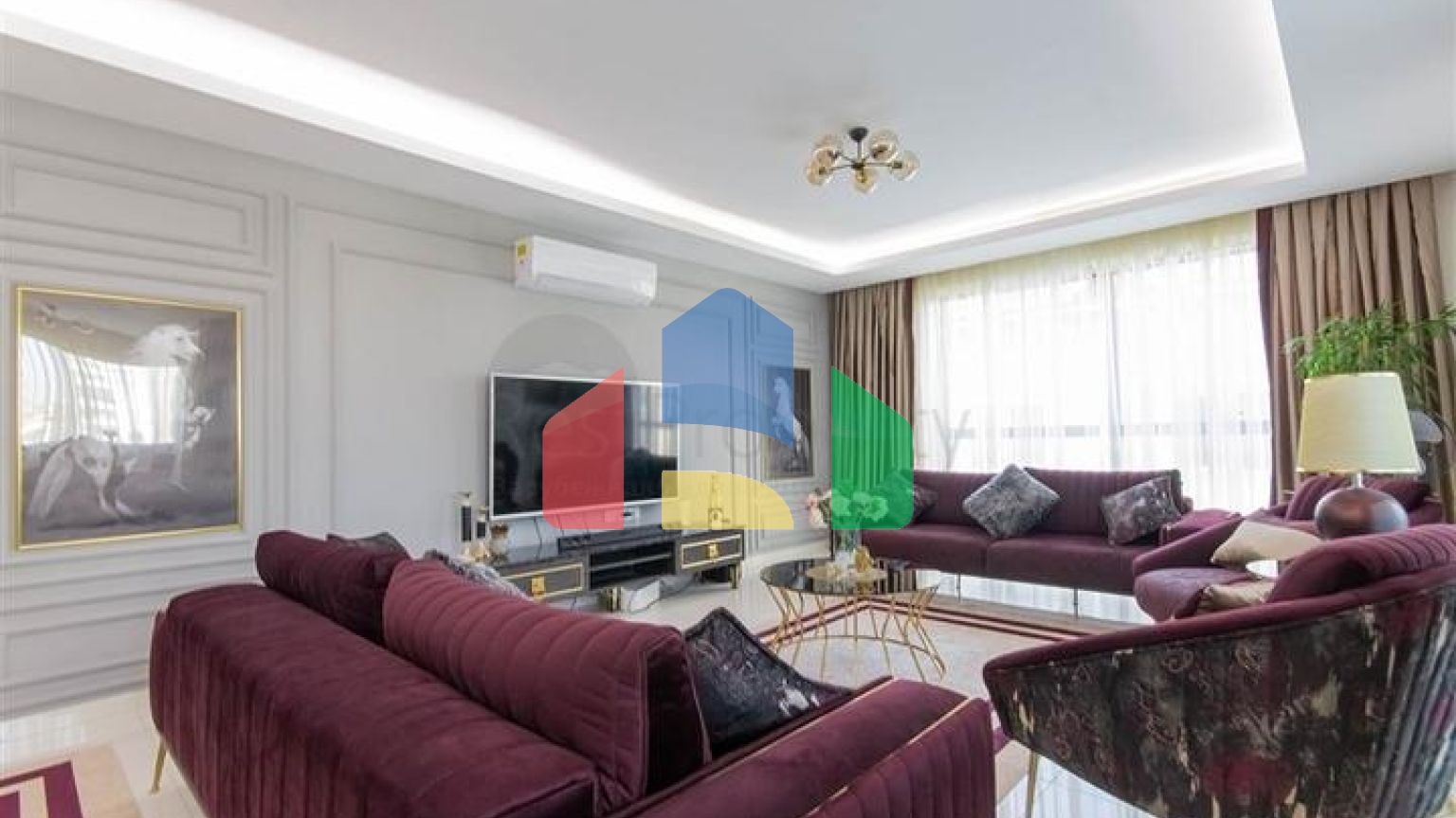 Просторий пентхаус на березі Середземного моря