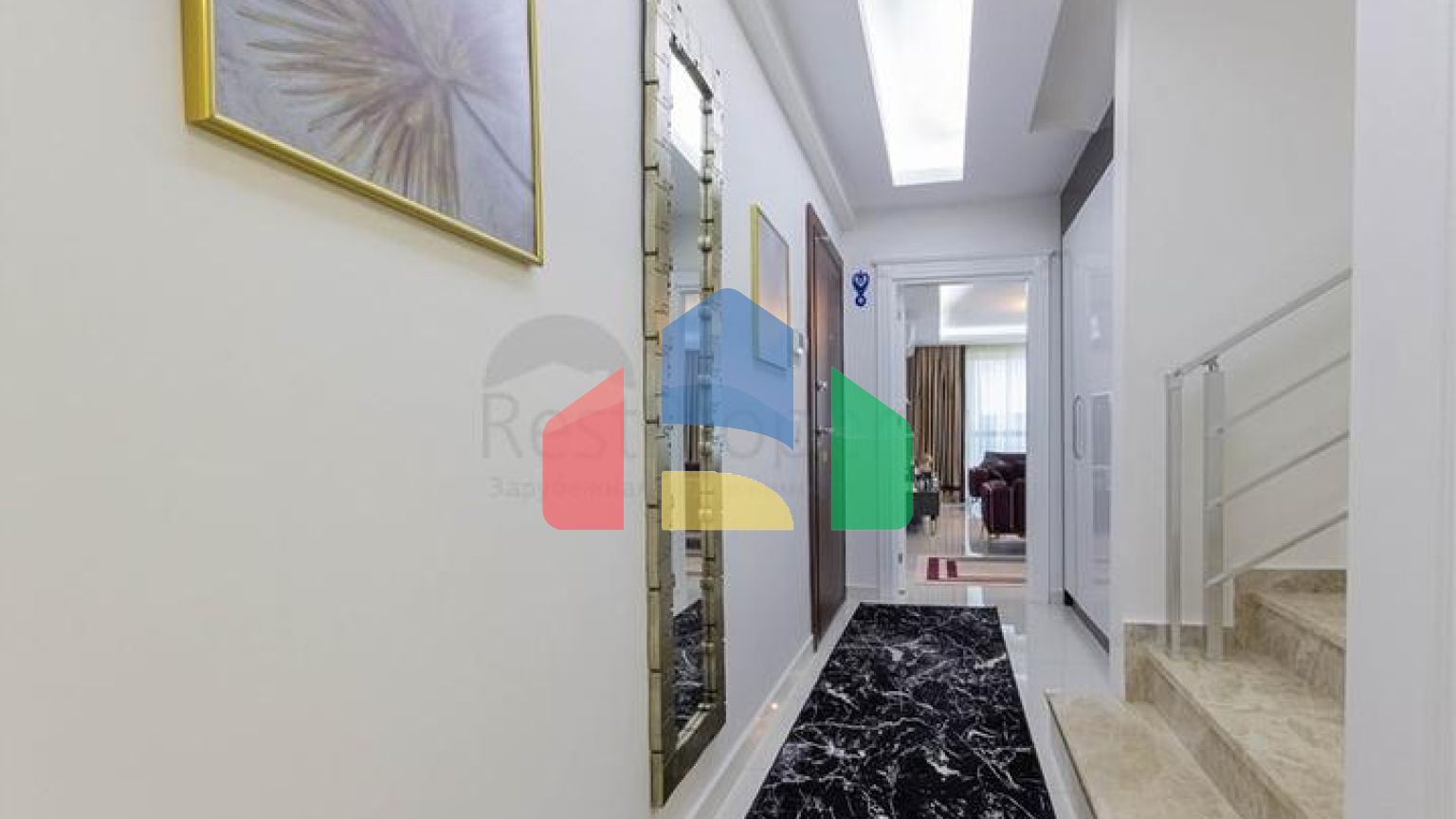 Просторий пентхаус на березі Середземного моря