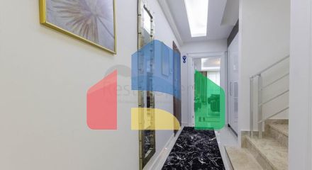 Просторий пентхаус на березі Середземного моря Просторий пентхаус на березі Середземного моря