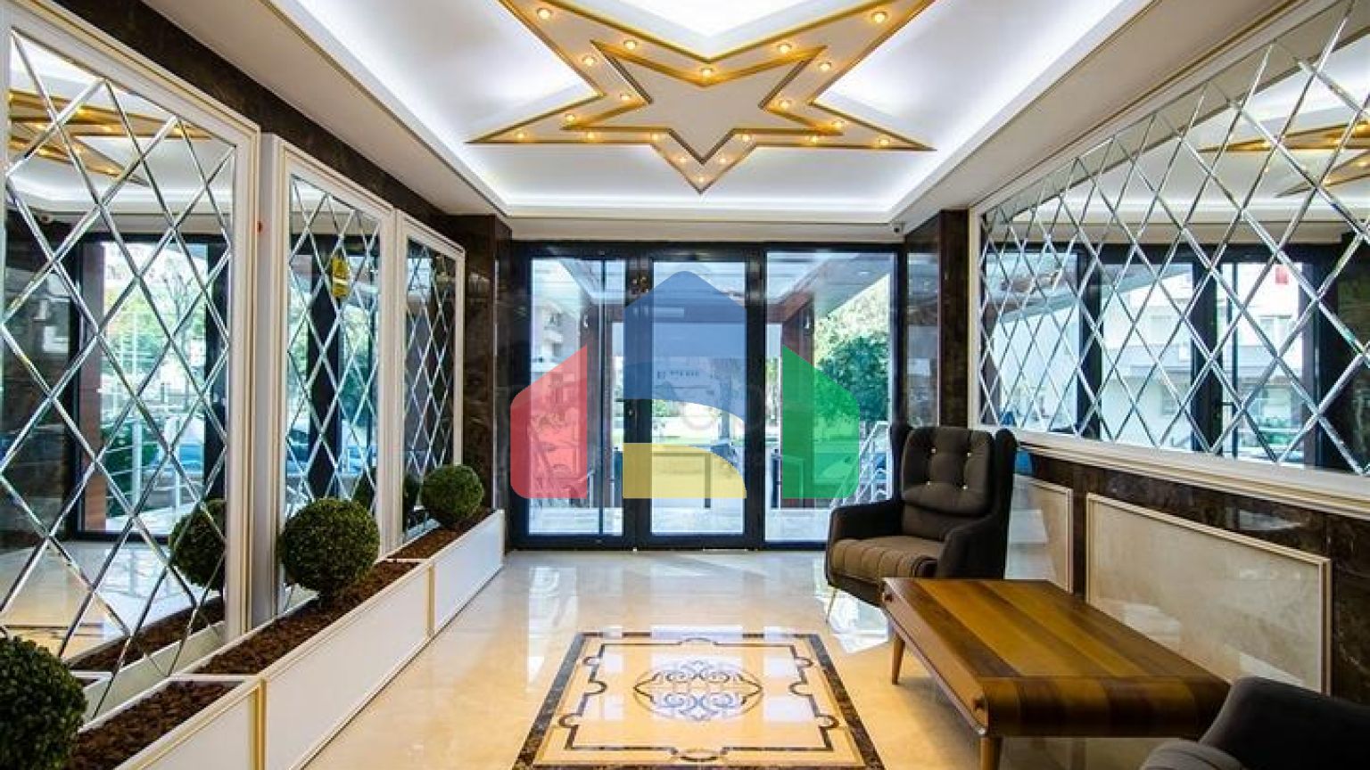 Просторий пентхаус на березі Середземного моря