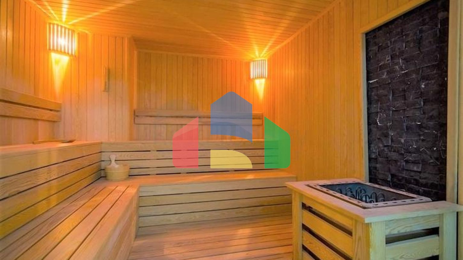 Просторий пентхаус на березі Середземного моря