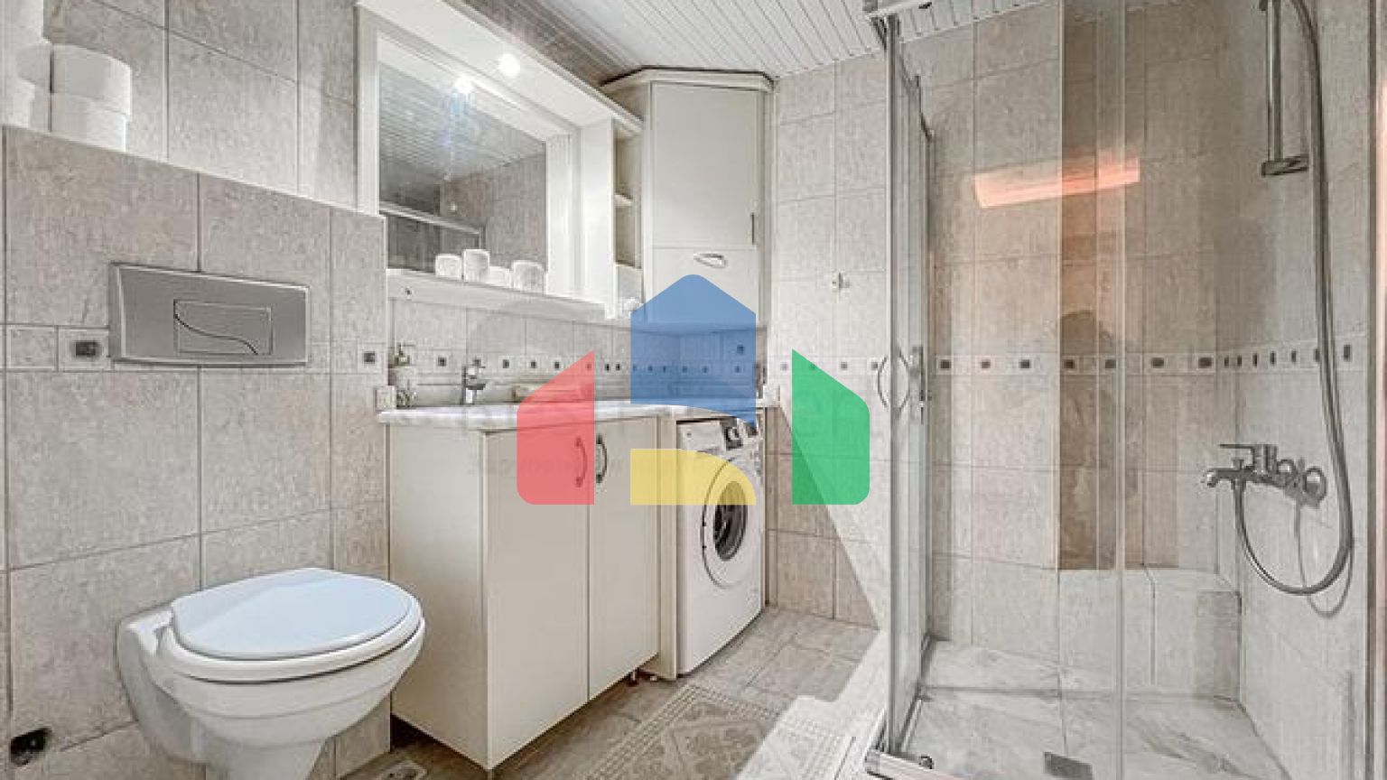 Уютная трехкомнатная квартира в 150 м от моря