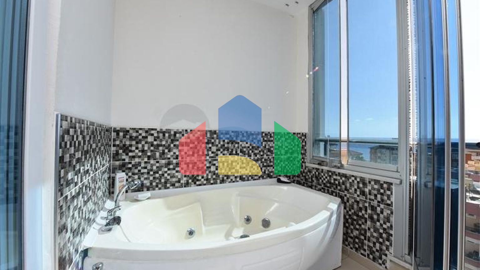 Квартира 2+1 с отдельной кухней в 125 м от моря в районе Махмутлар