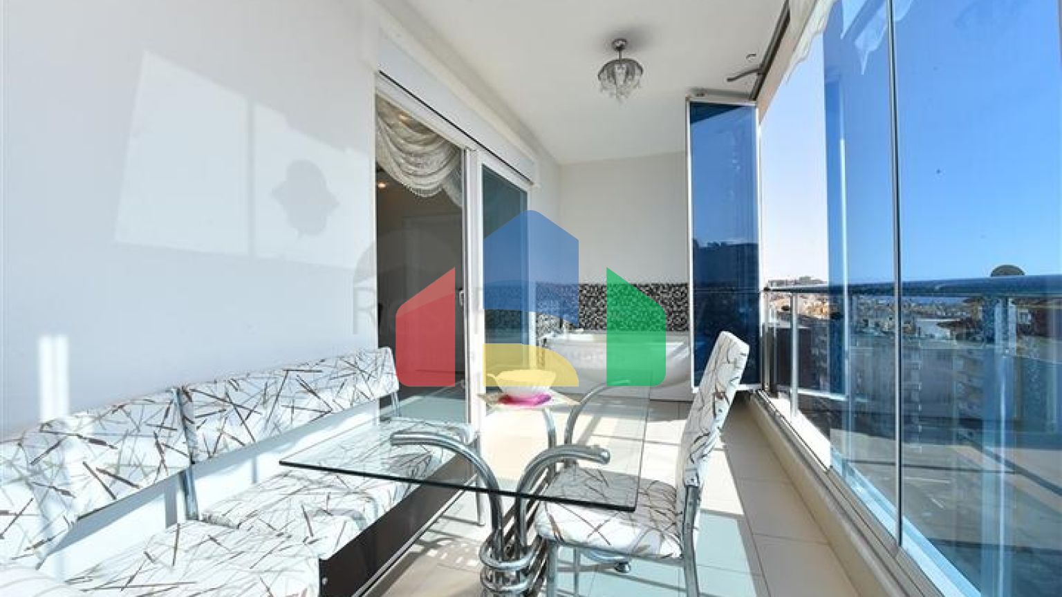 Квартира 2+1 с отдельной кухней в 125 м от моря в районе Махмутлар