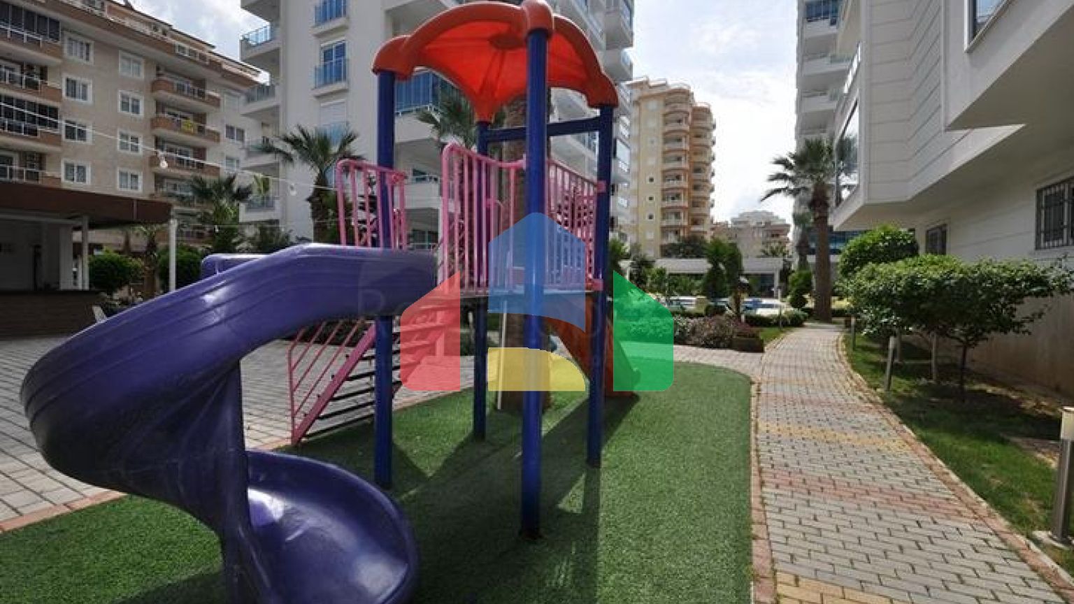 Квартира 2+1 с отдельной кухней в 125 м от моря в районе Махмутлар