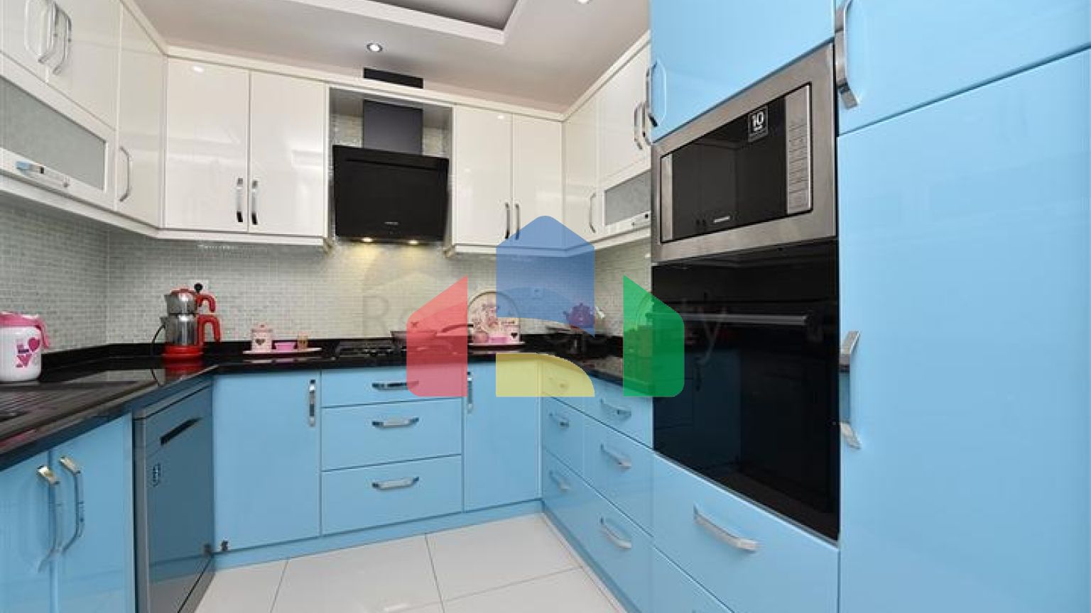 Квартира 2+1 с отдельной кухней в 125 м от моря в районе Махмутлар