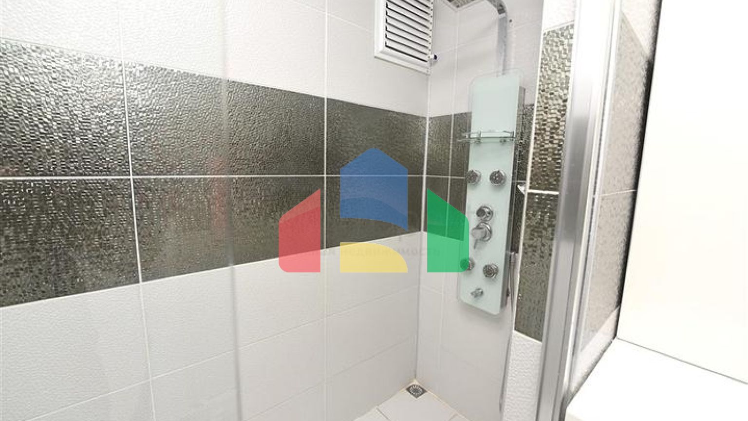 Квартира 2+1 с отдельной кухней в 125 м от моря в районе Махмутлар