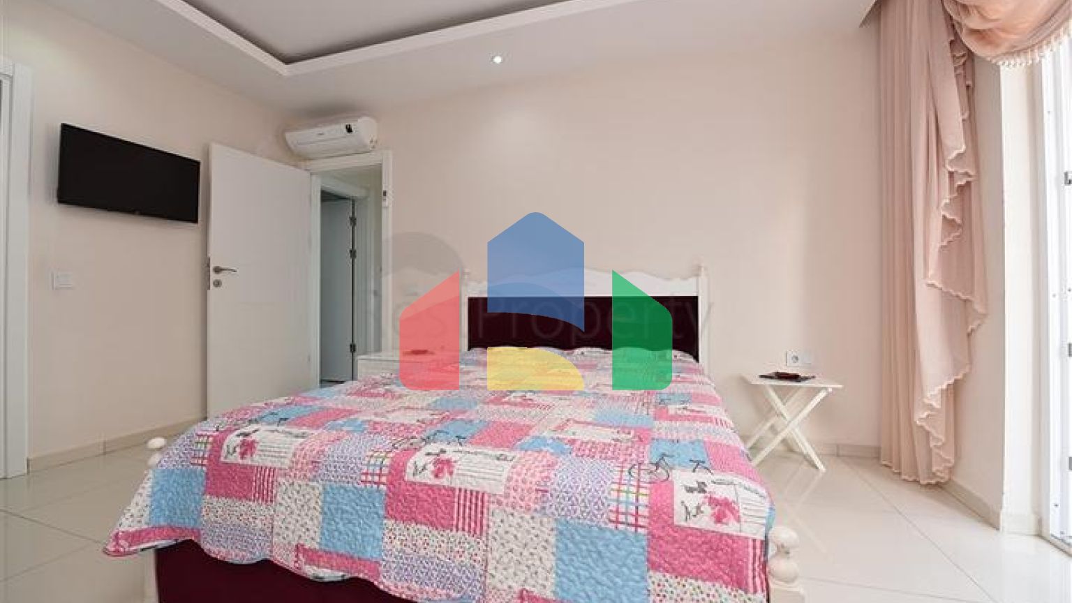 Квартира 2+1 с отдельной кухней в 125 м от моря в районе Махмутлар