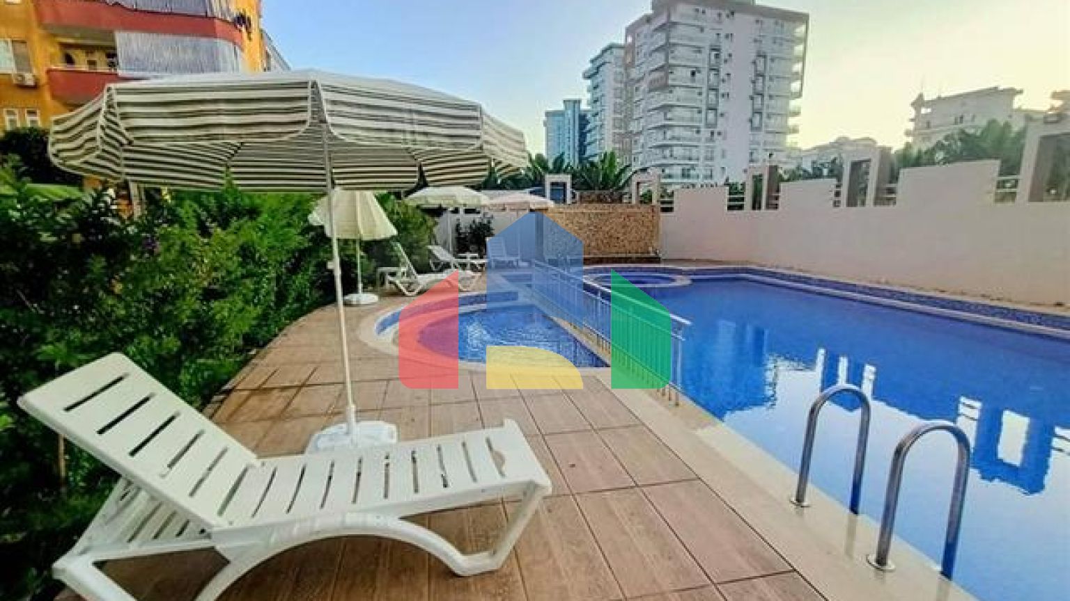 Квартира 1+1 в районе Махмутлар на расстоянии всего 350 метров до моря