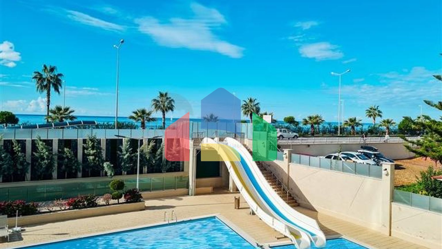 Квартира 1+1 на первой линии в районе Махмутлар