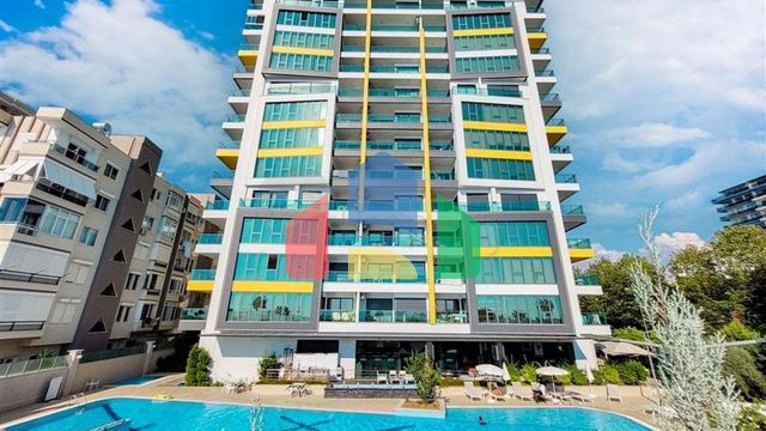 Квартира 1+1 на первой линии в районе Махмутлар