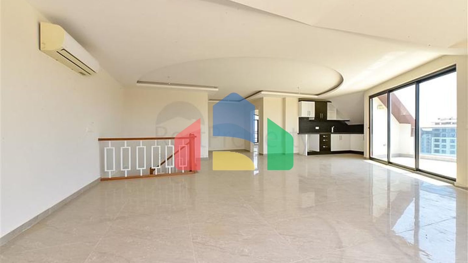 Просторий пентхаус 3 + 2 в районі Махмутлар