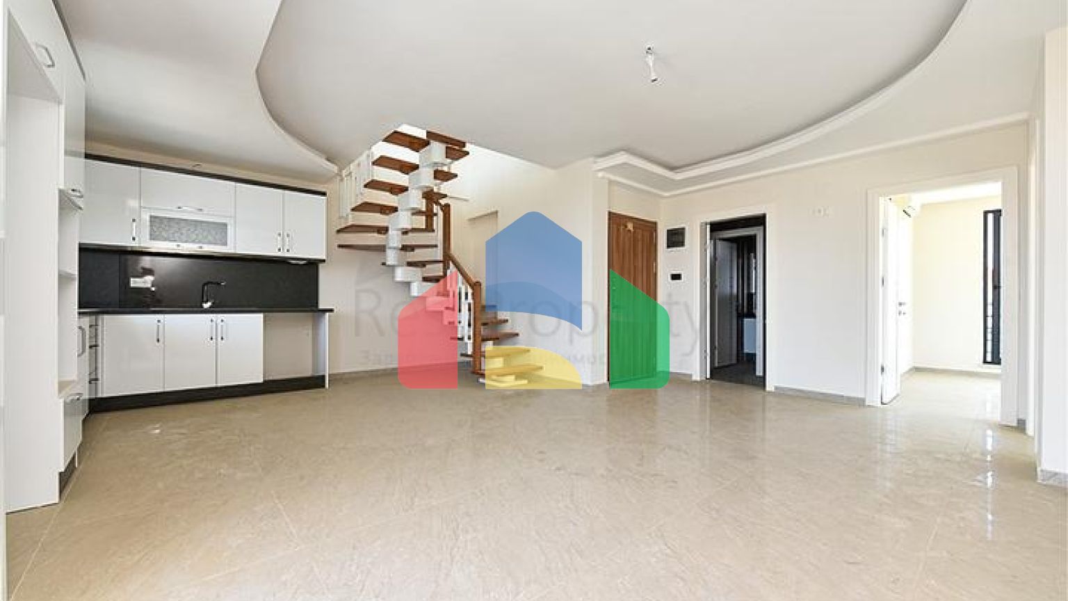 Просторий пентхаус 3 + 2 в районі Махмутлар