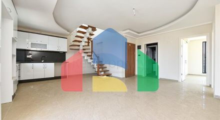 Просторий пентхаус 3 + 2 в районі Махмутлар