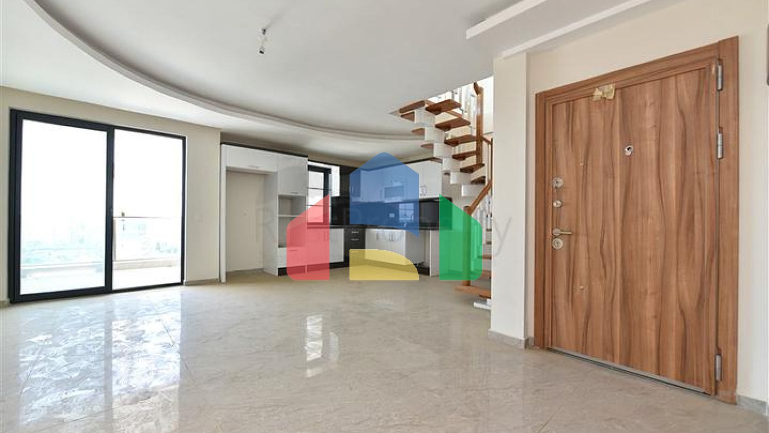 Просторий пентхаус 3 + 2 в районі Махмутлар