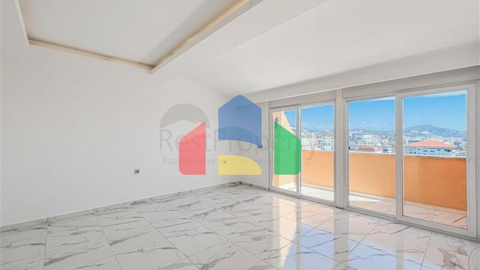 Пенхаус с видом на море в районе Махмутлар