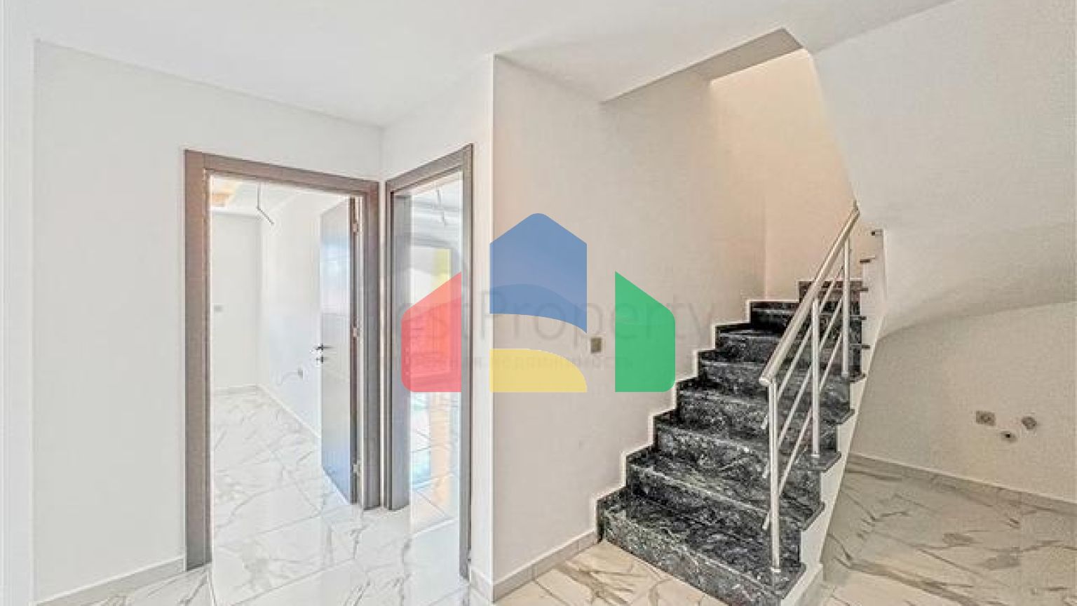 Пенхаус с видом на море в районе Махмутлар