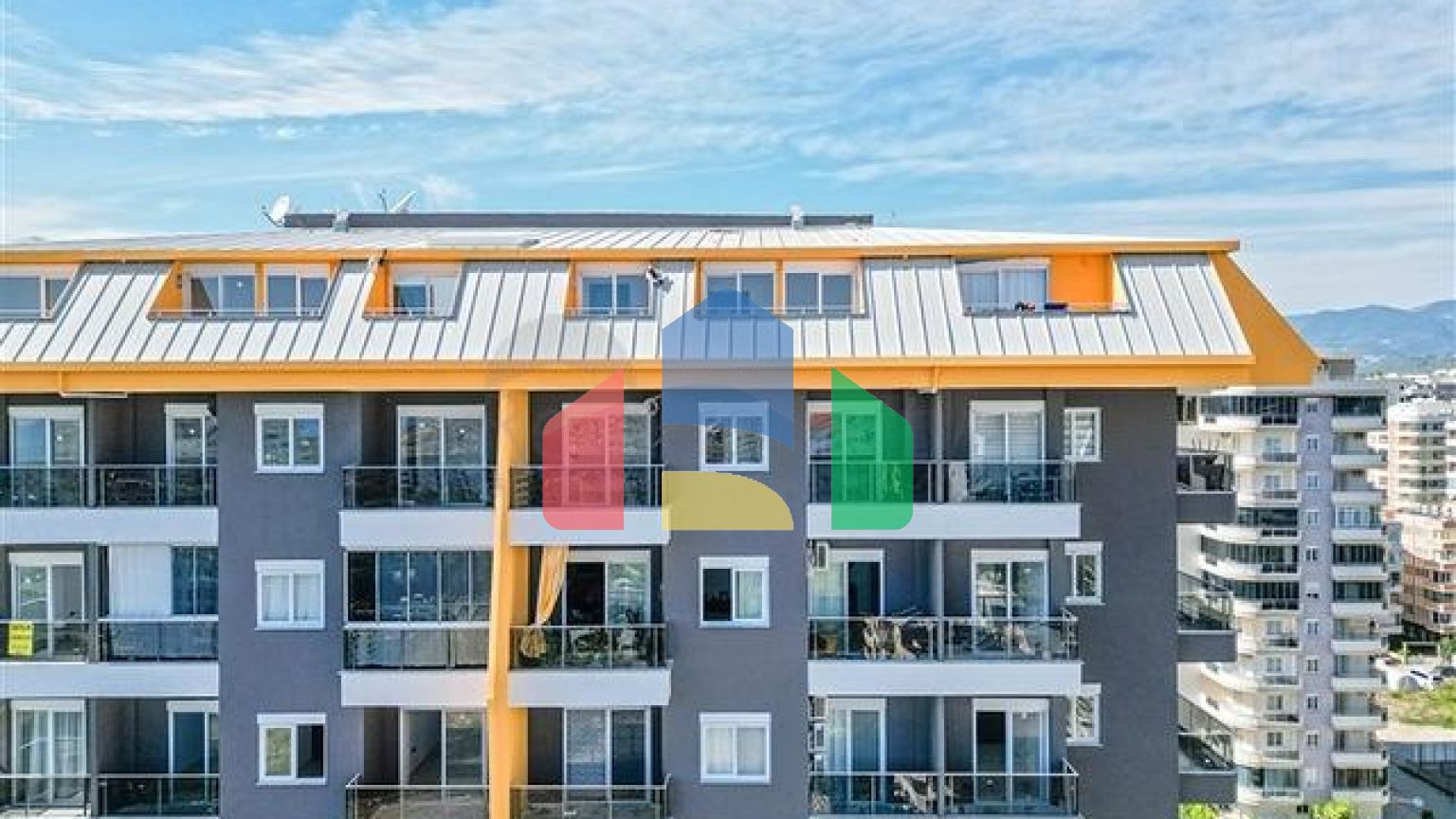 Пенхаус с видом на море в районе Махмутлар