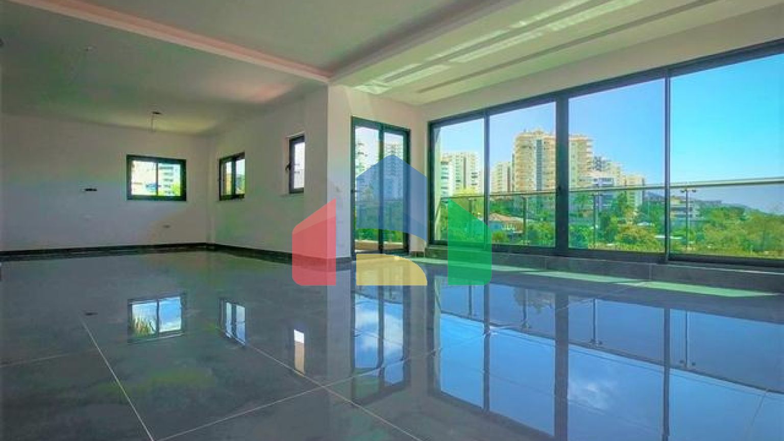 Велика вілла 4+2 у знаменитому районі Махмутлар