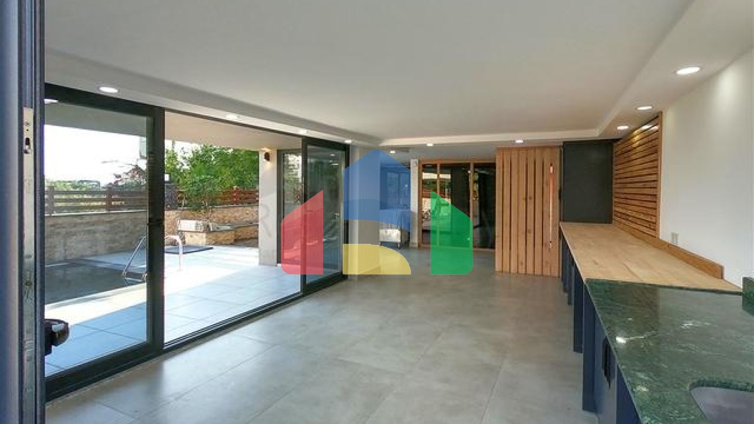 Велика вілла 4+2 у знаменитому районі Махмутлар