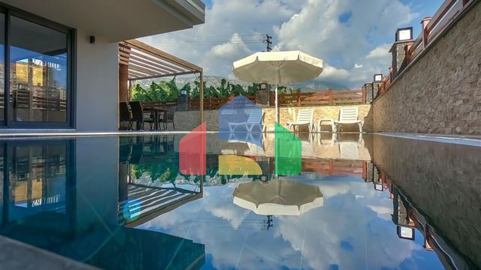 Велика вілла 4+2 у знаменитому районі Махмутлар