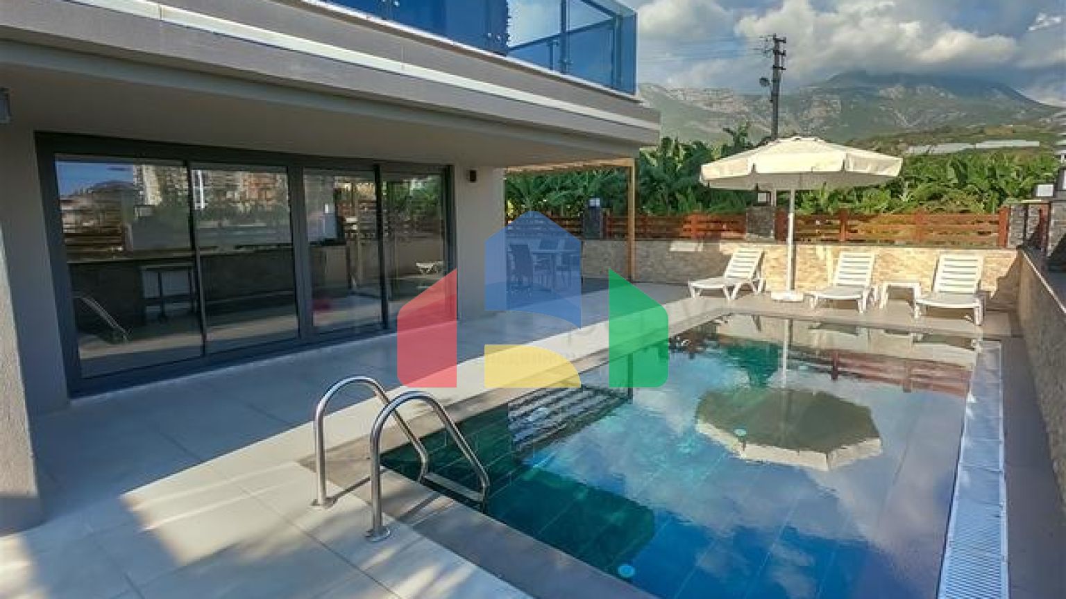 Велика вілла 4+2 у знаменитому районі Махмутлар