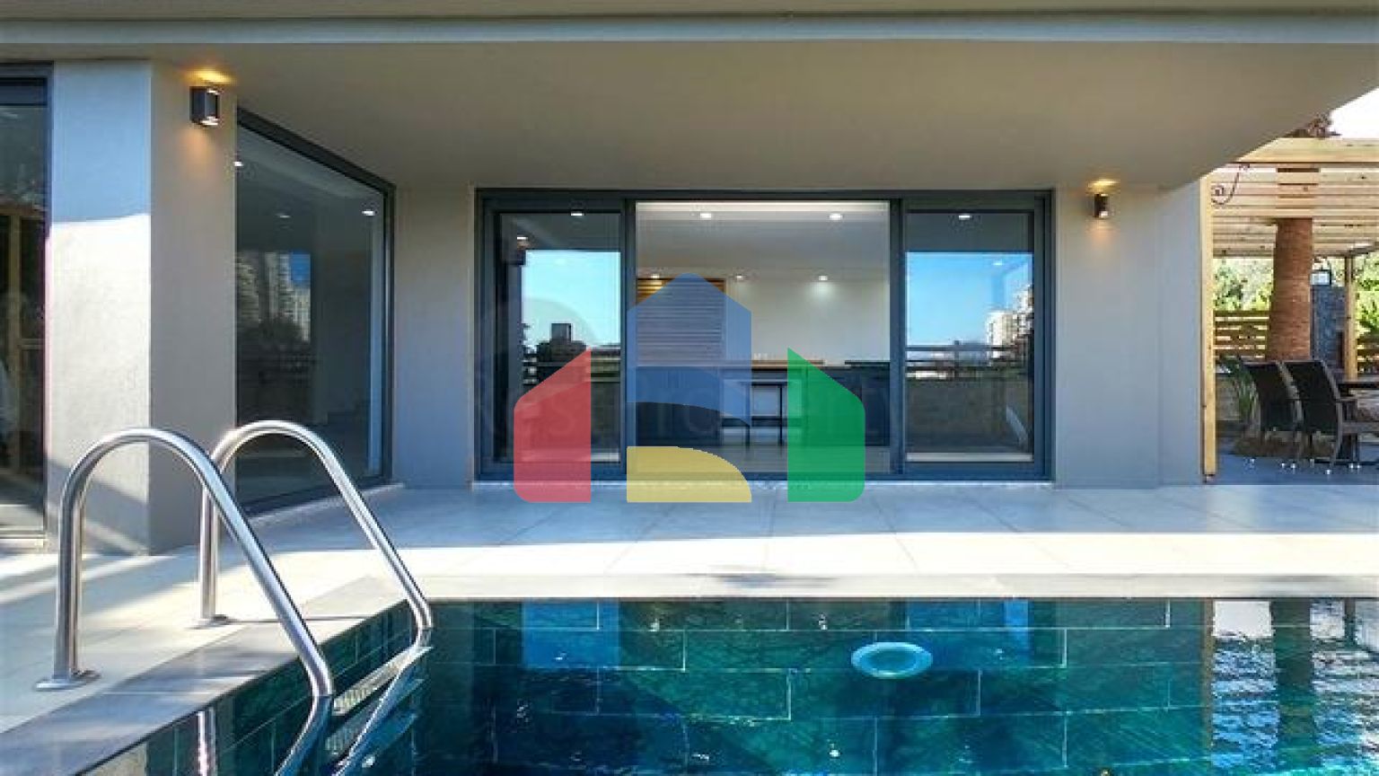 Велика вілла 4+2 у знаменитому районі Махмутлар