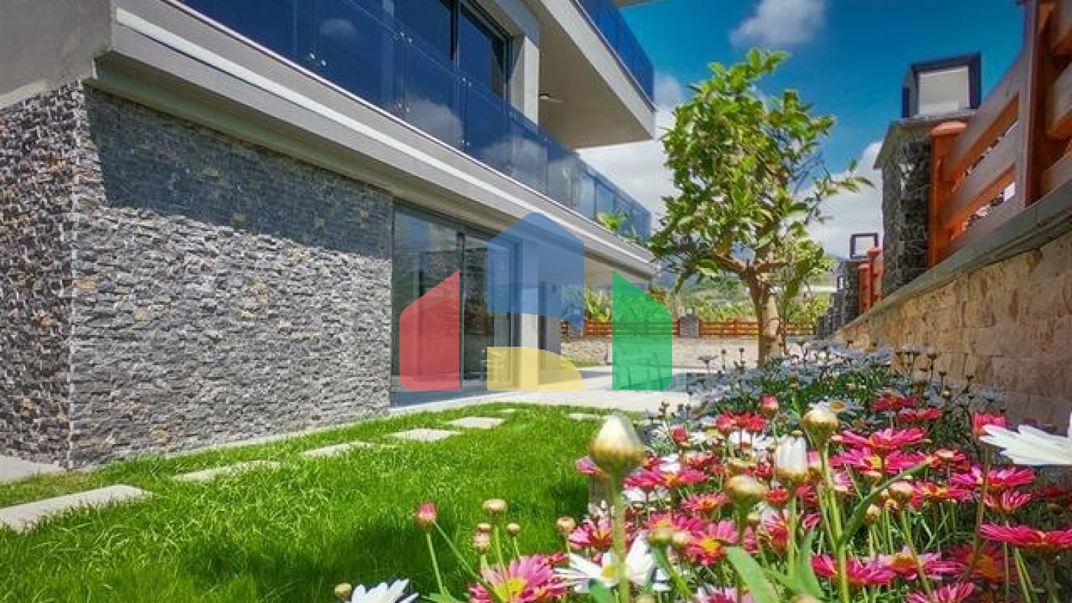 Велика вілла 4+2 у знаменитому районі Махмутлар