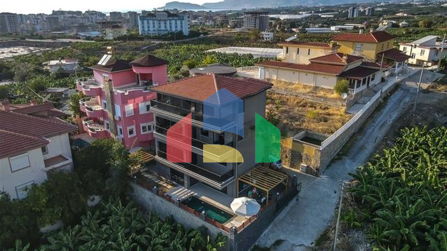 Велика вілла 4+2 у знаменитому районі Махмутлар