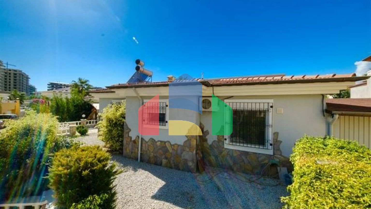 Приватна вілла 2 + 1 в районі Махмутлар всього в 900м від Середземного моря