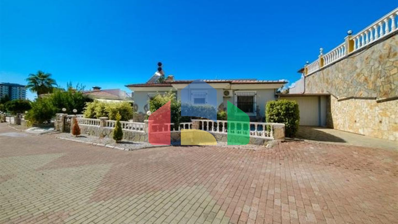 Приватна вілла 2 + 1 в районі Махмутлар всього в 900м від Середземного моря