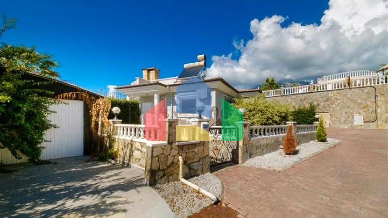 Приватна вілла 2 + 1 в районі Махмутлар всього в 900м від Середземного моря