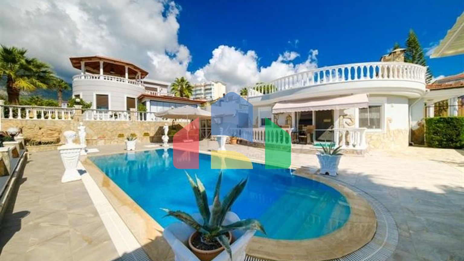 Приватна вілла 2 + 1 в районі Махмутлар всього в 900м від Середземного моря