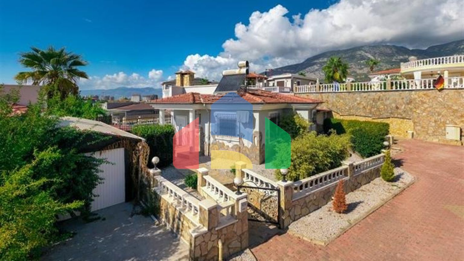 Приватна вілла 2 + 1 в районі Махмутлар всього в 900м від Середземного моря