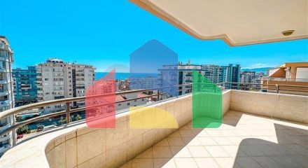 Spacious 4+1 penthouse with sea view