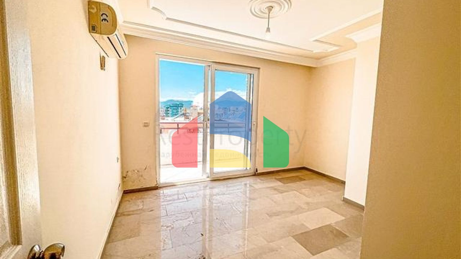 Просторий пентхаус 4 + 1 з видом на море