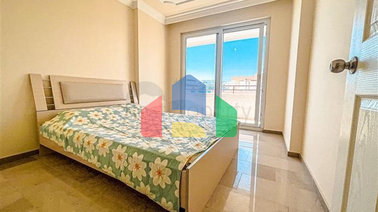 Просторий пентхаус 4 + 1 з видом на море