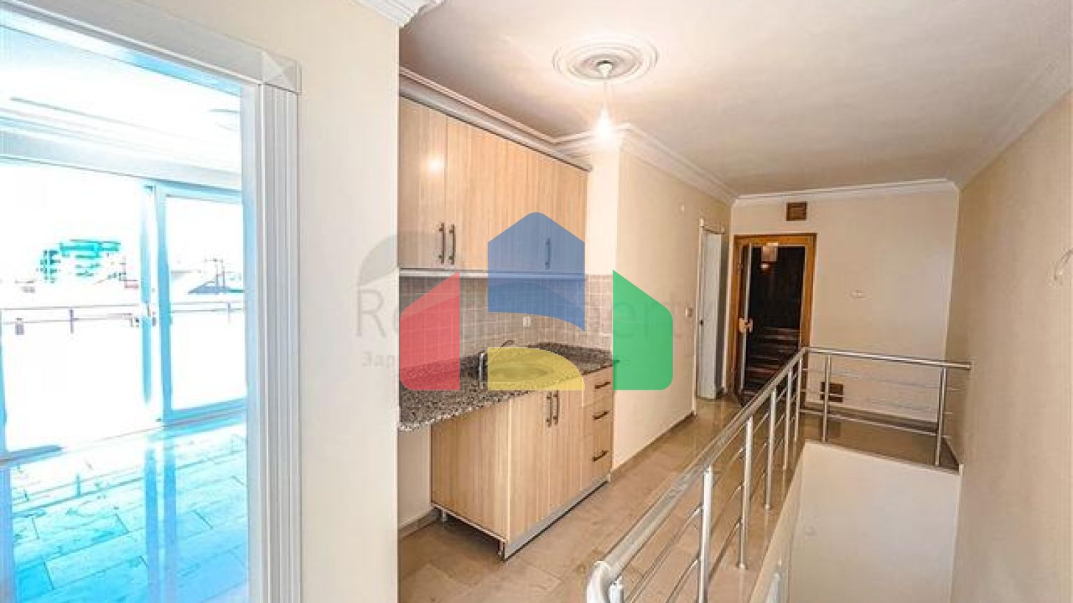 Просторий пентхаус 4 + 1 з видом на море