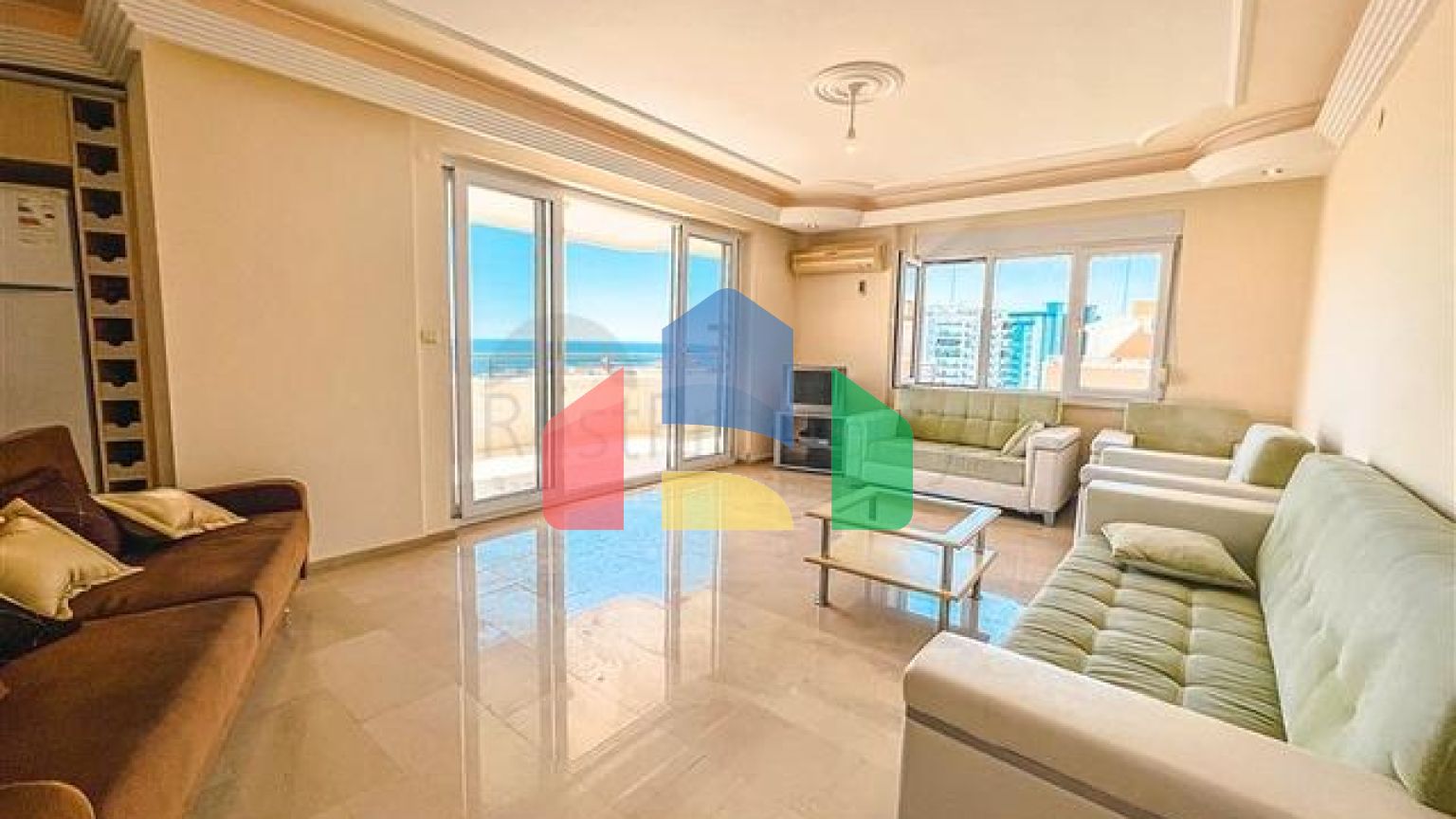 Просторий пентхаус 4 + 1 з видом на море