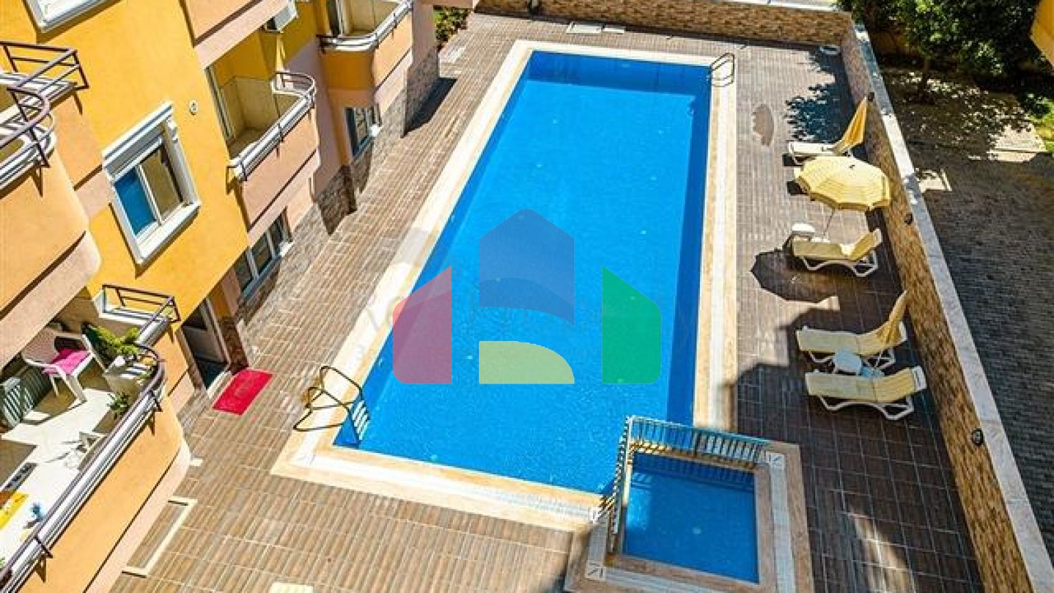 Просторий пентхаус 4 + 1 з видом на море