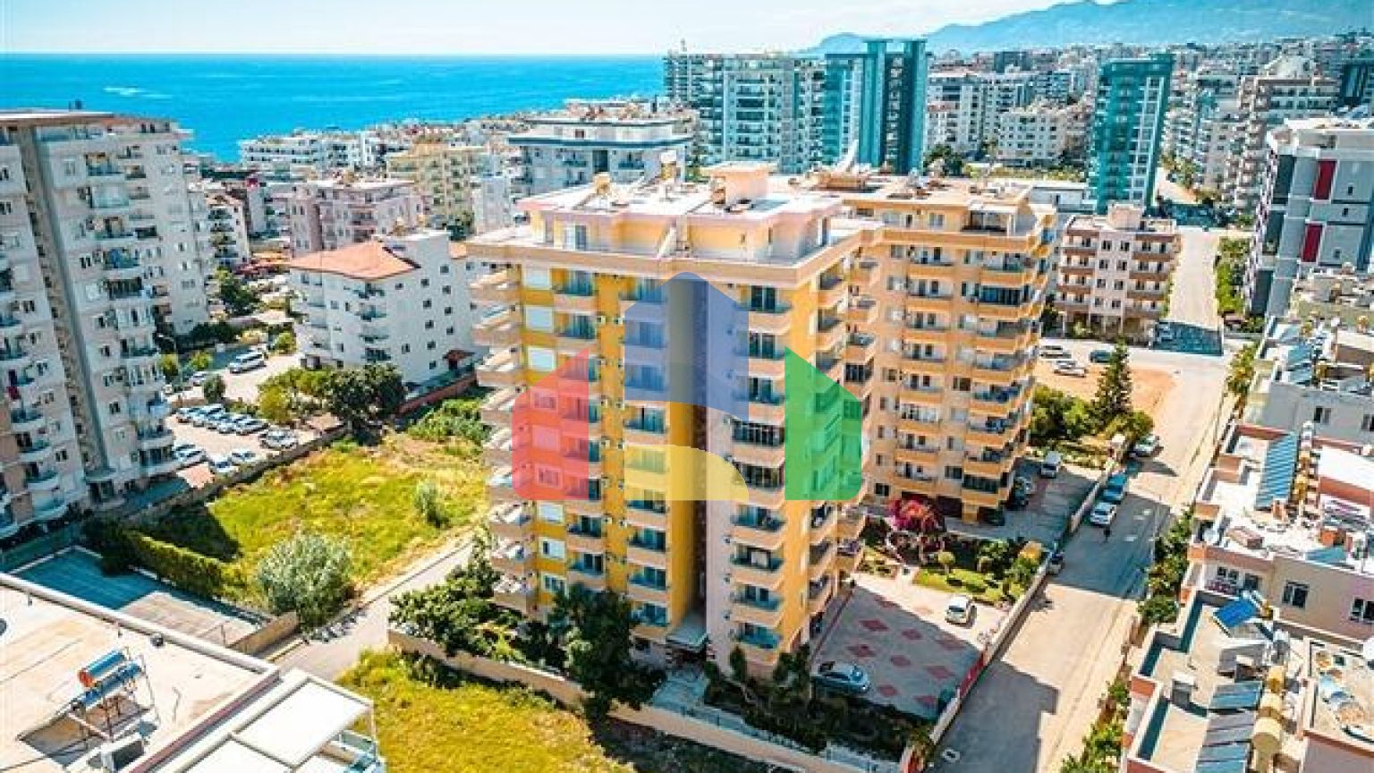 Просторий пентхаус 4 + 1 з видом на море