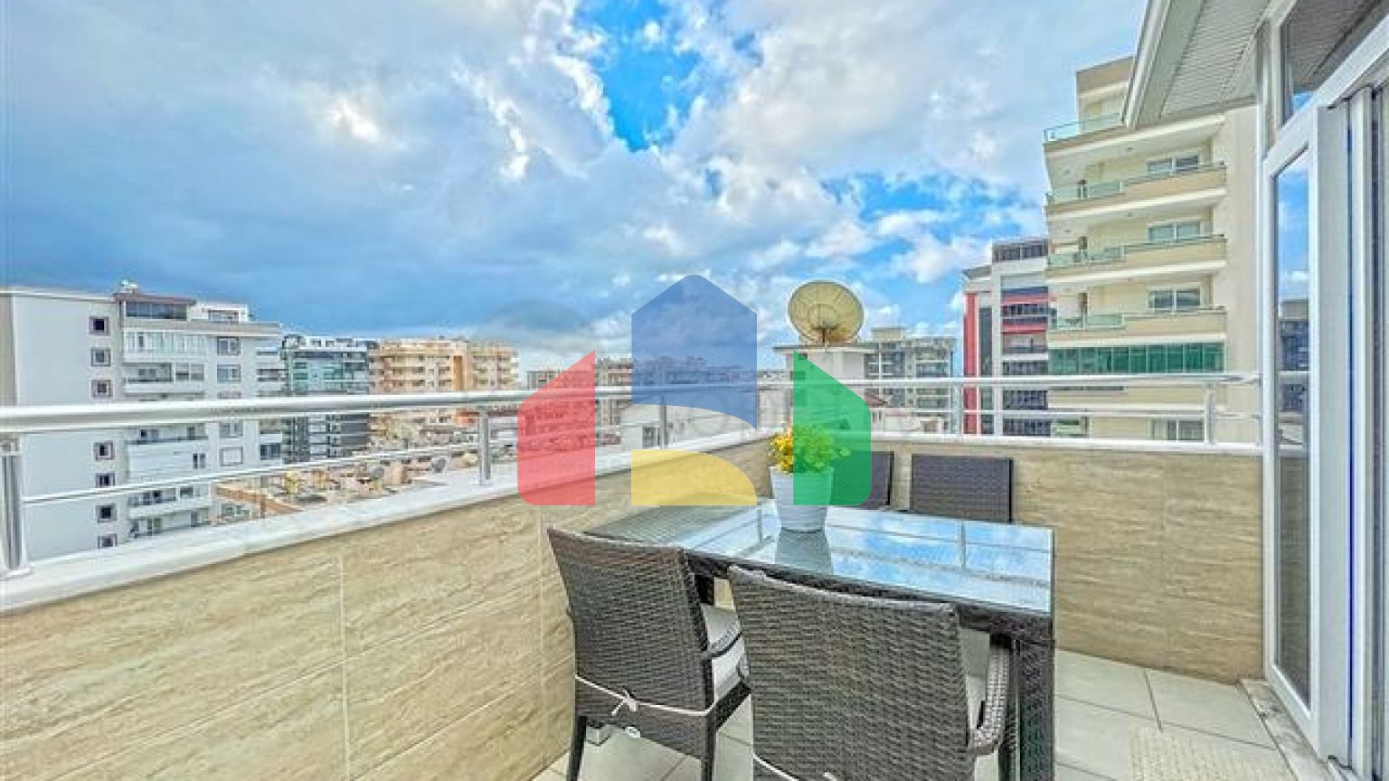 Пентхаус планировкой 2+1 в районе Махмутлар