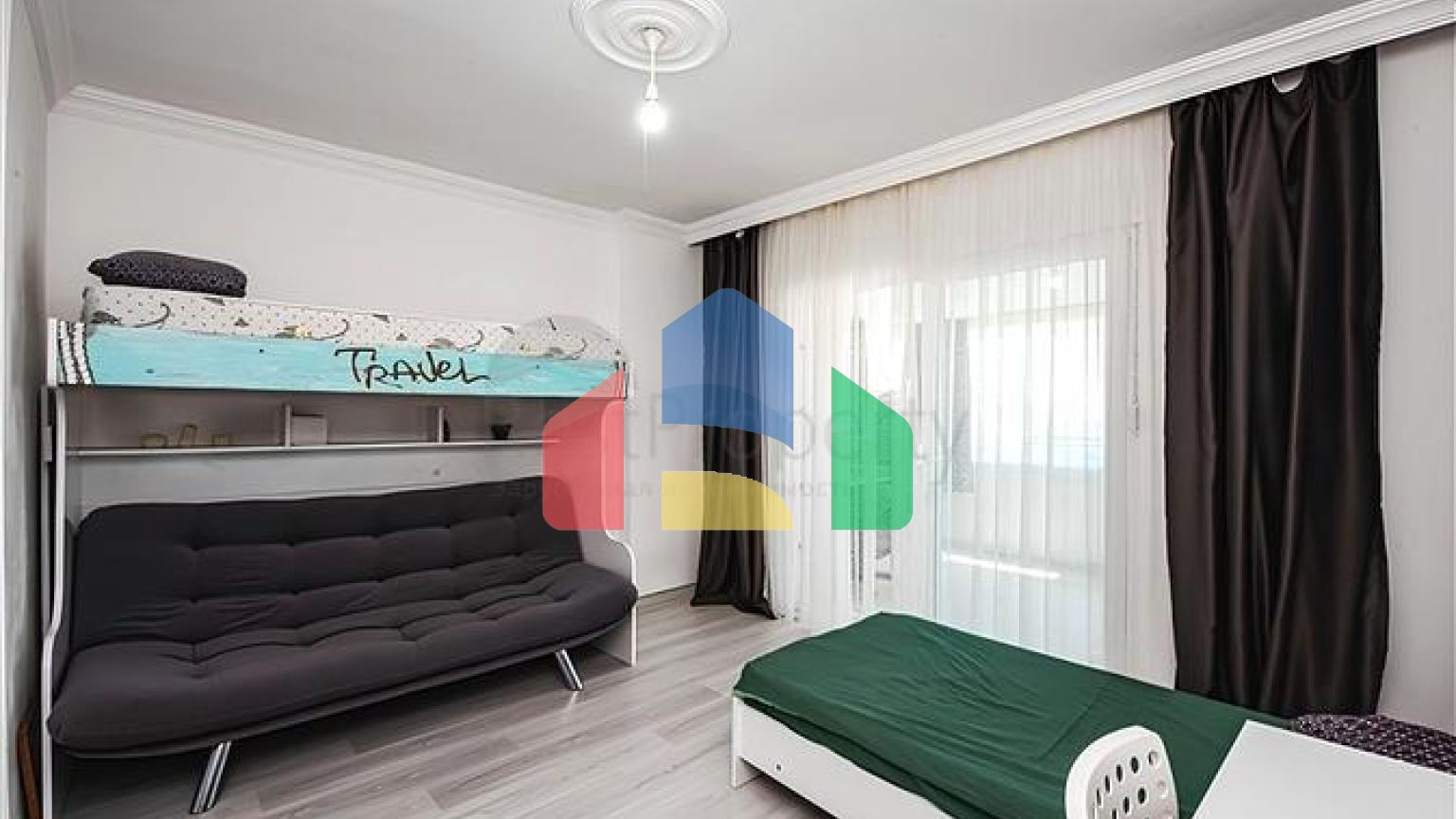 Трехкомнатная квартира в районе Махмутлар в 400 м от моря