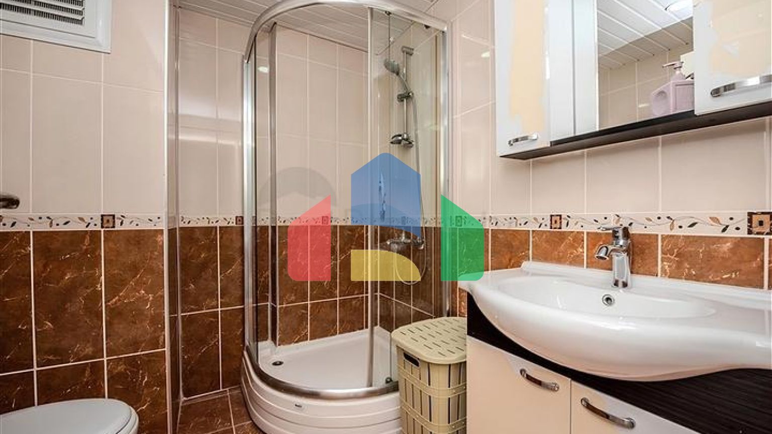 Трехкомнатная квартира в районе Махмутлар в 400 м от моря