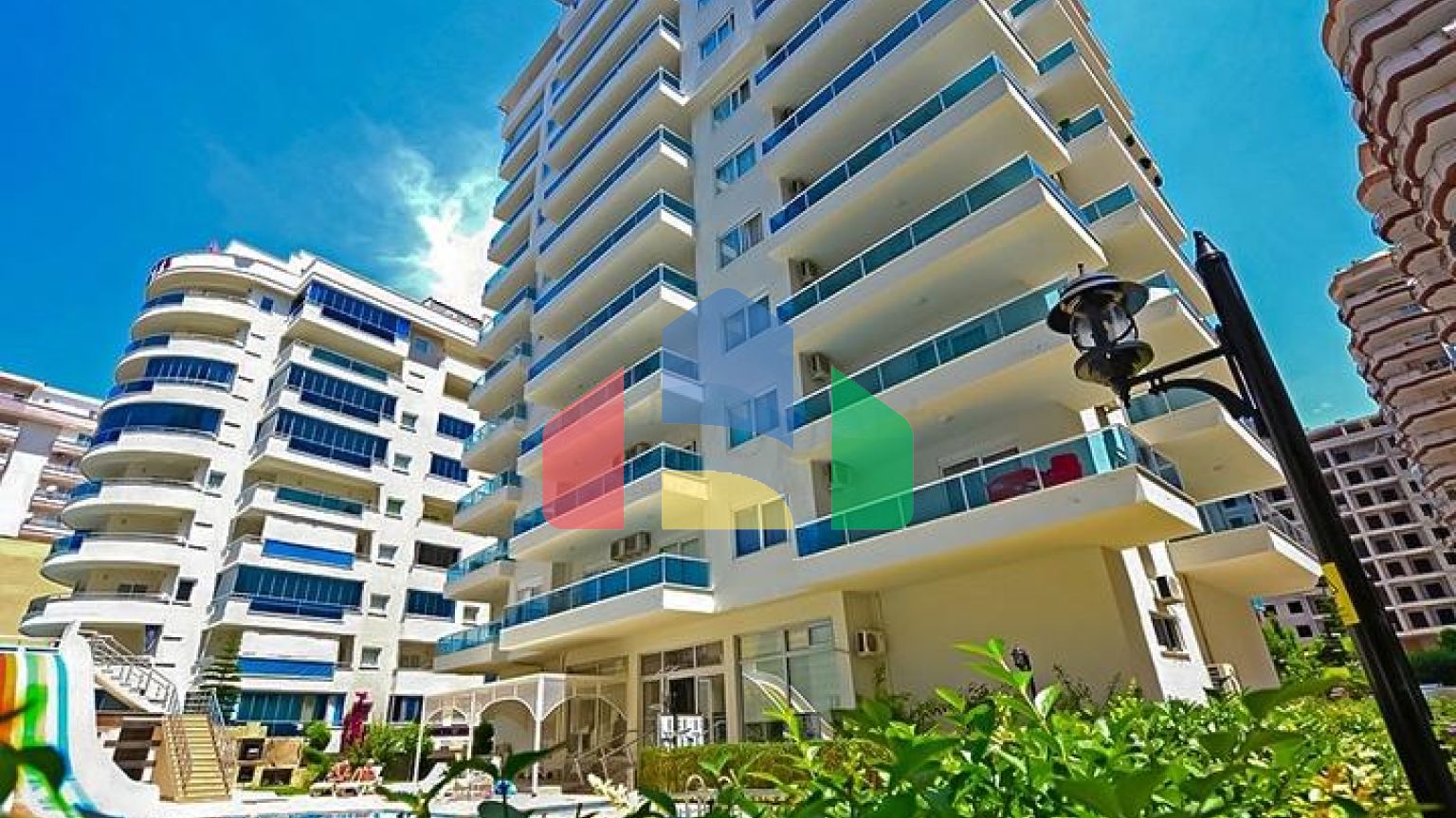 Трехкомнатная квартира в районе Махмутлар в 400 м от моря