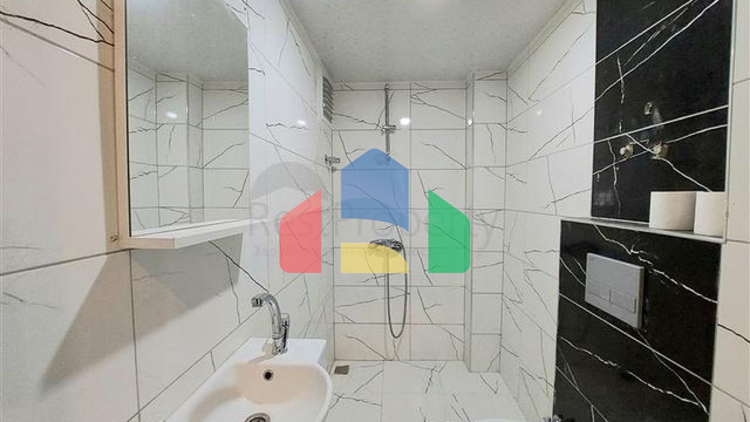 Квартира 1+1 всего в 150 метрах от моря в районе Махмутлар