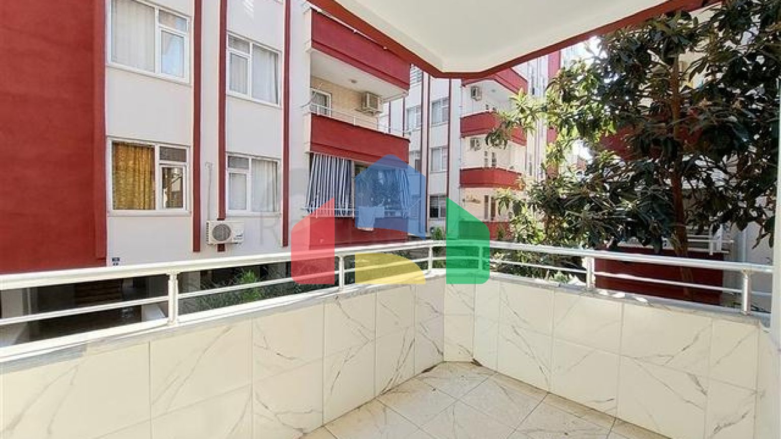 Квартира 1+1 всего в 150 метрах от моря в районе Махмутлар