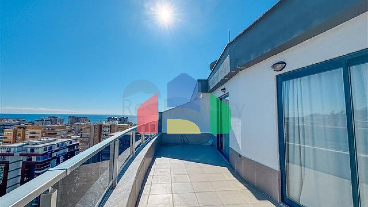 Пентхаус с видом на море в престижном жилом комплексе