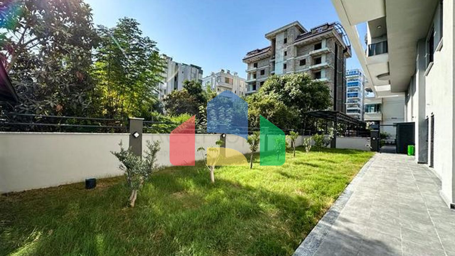 Квартира 2+1 в районі Махмутлар в 400 м від моря 